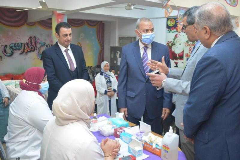 محافظ القليوبيه يتابع الحملة القومية للكشف المبكر عن أمراض الأنيميا والسمنة والتقزُم