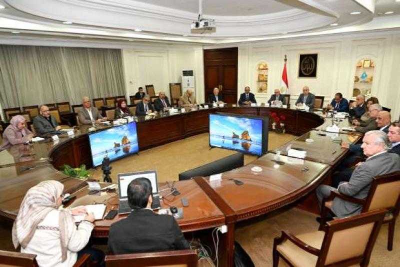 ‫وزير الإسكان يتابع تنفيذ المشروعات التنموية بمدينة بورسعيد الجديدة