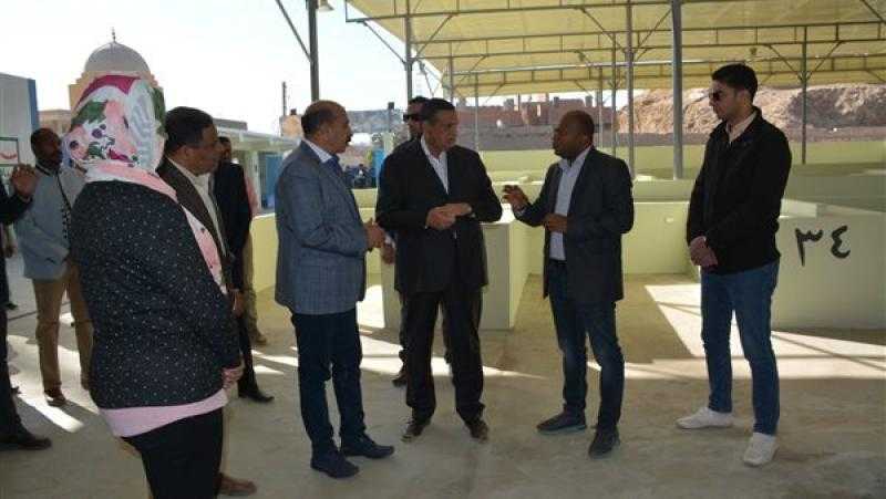 وزير التنمية المحلية و محافظ أسوان يتفقدان مجمع مواقف وسويقات غرب وشرق مدينة كوم أمبو