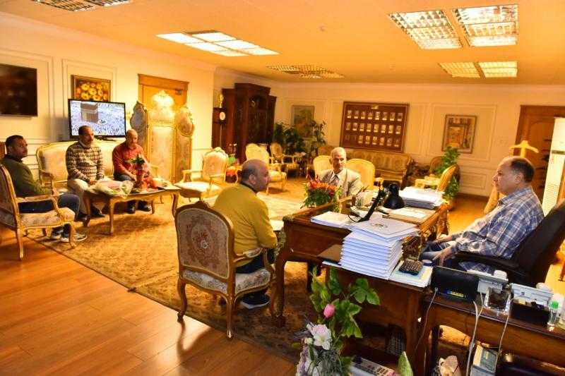 محافظ أسيوط يتابع جهود تنفيذ مبادرة 100 مليون شجرة ويوجه بتشكيل لجان لمتابعة تنفيذ المبادرة