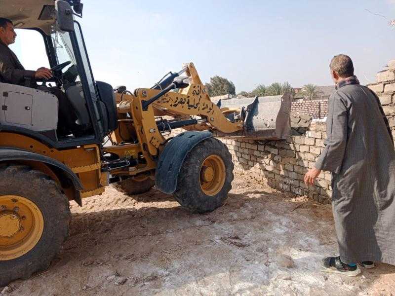 محافظ أسيوط: إزالة 11 حالة تعد على أراض زراعية وأملاك دولة.. صور