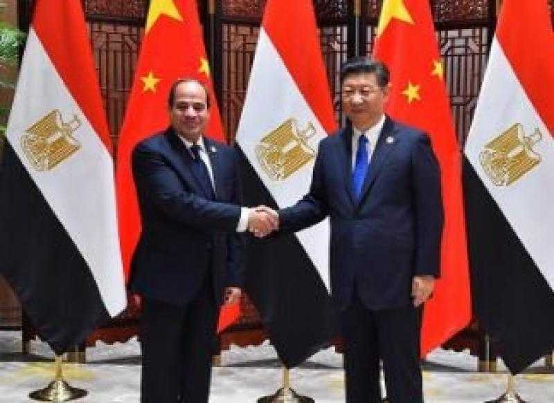 تفاصيل لقاء الرئيس السيسي ونظيره الصيني على هامش القمة العربية بالرياض