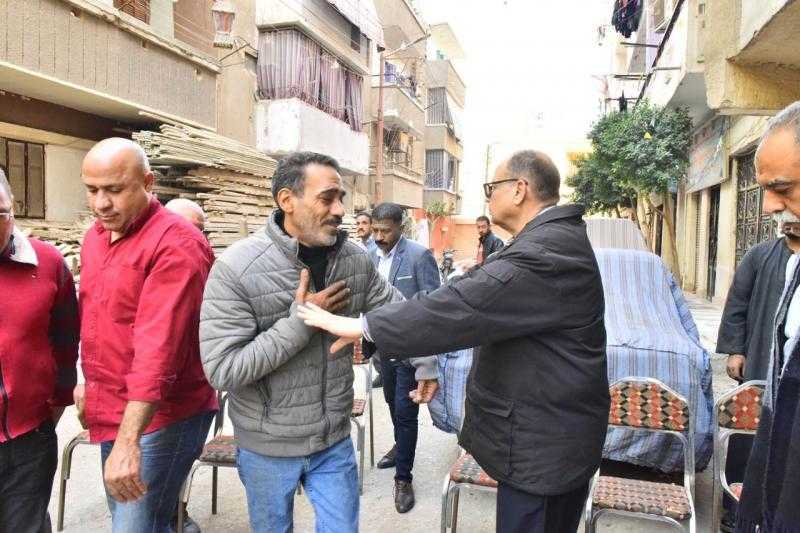 محافظ أسيوط يعزى أسرة ريناد سيد الطالبة المتوفاة داخل مدرستها