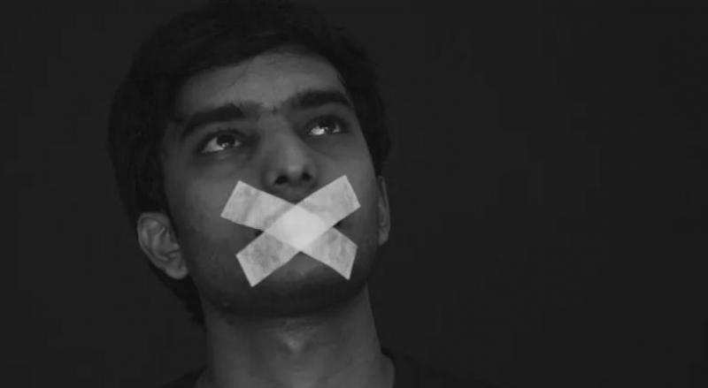 استشاري تغذية يحذر من تحدي «الشريط اللاصق»: يؤدي إلى الوفاة.. فيديو