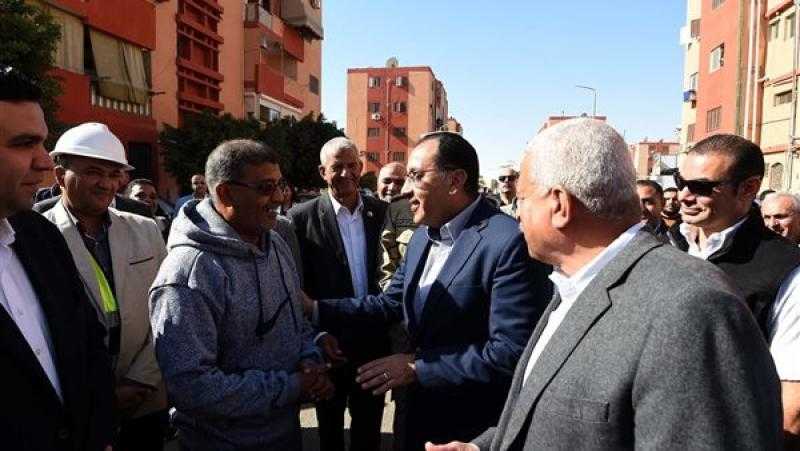 رئيس الوزراء يناقش أهالي مساكن اللوكس والغريب في تطوير المنطقة.. صور