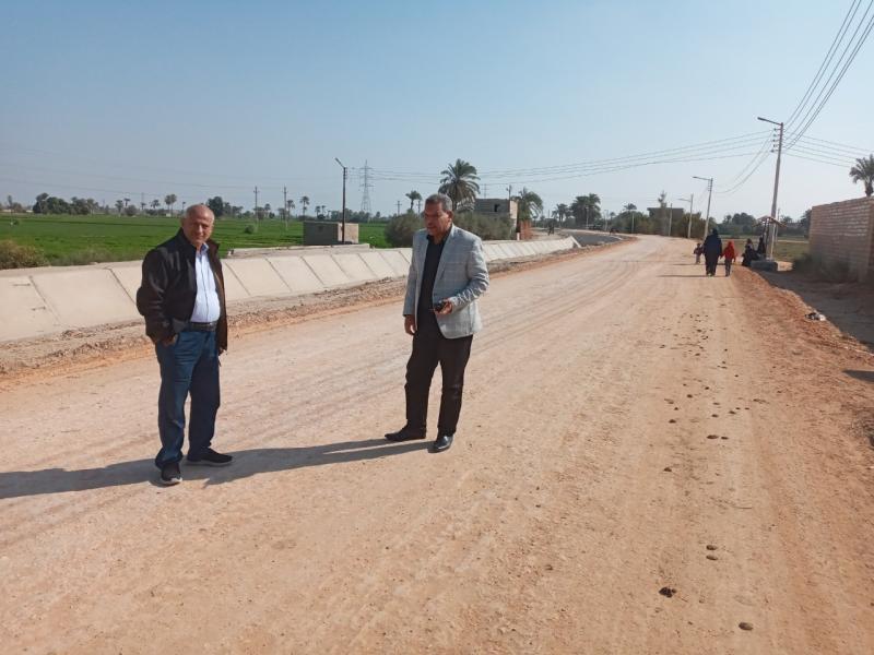 محافظ أسيوط: بدء أعمال إنشاء ورصف طريق ”منشأة خشبة/التتالية”