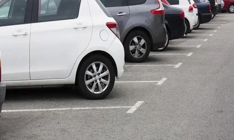 طرح أماكن انتظار السيارات بالأقصر في مزاد علني للاستفادة منها