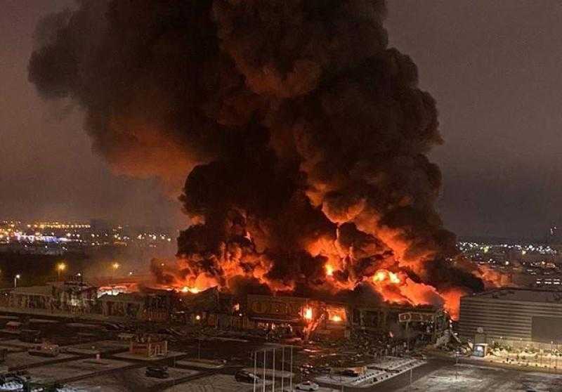 ثاني حادث خلال أيام.. حريق يلتهم مركز تسوق في موسكو (فيديو)