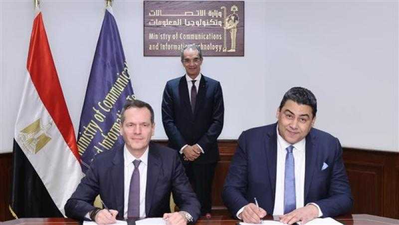 مصر توقع اتفاقا مع اليونان لإنشاء كابل بحري يربط البلدين في قطاع الاتصالات