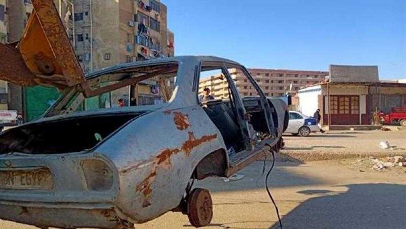 رفع 42 سيارة متروكة ومتهالكة من الشوارع