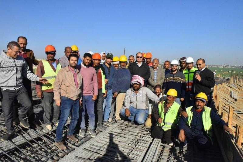 محافظ أسيوط يتفقد أعمال إنشاء مشروع كوبري منقباد العلوي بمعدلات إنجاز بلغت 90%