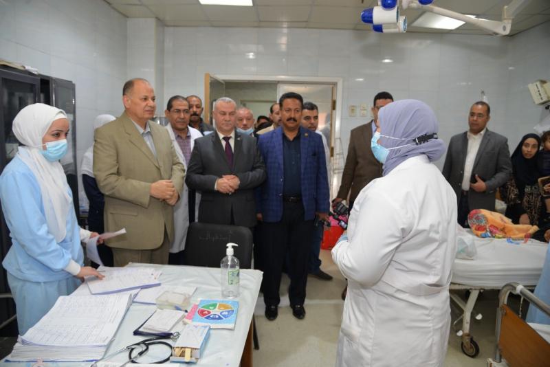 محافظ أسيوط يتفقد سير العمل بأقسام مستشفى المبرة للتأمين الصحي