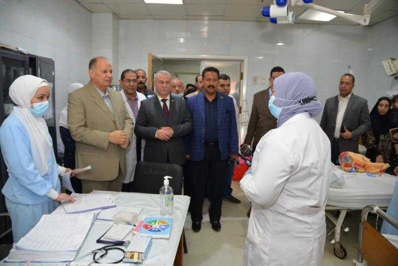 محافظ أسيوط يتفقد سير العمل بأقسام مستشفى المبرة للتأمين الصحي.. صور