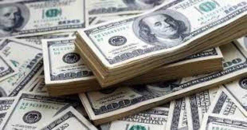 تراجع كبير لسعر الدولار في السوق السوداء.. خسائر هائلة للمضاربين