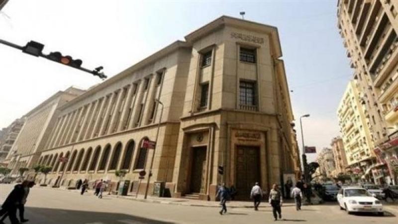 «المركزي» يعطي البنوك مهلة عام إضافي لزيادة نسبة قروض الشركات الصغيرة