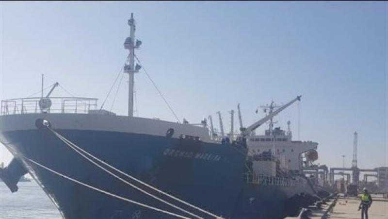 استقبال ثاني سفن الصب السائل على رصيف «عباس»