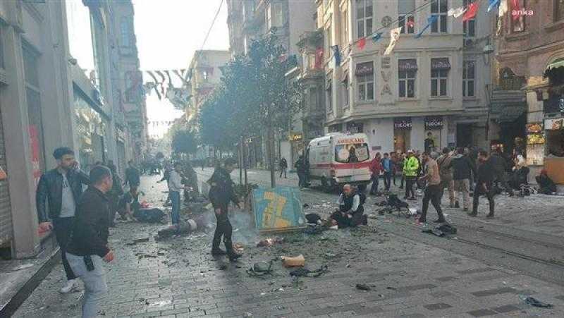 إصابة 8 أفراد شرطة في انفجار سيارة بجنوب شرقي تركيا