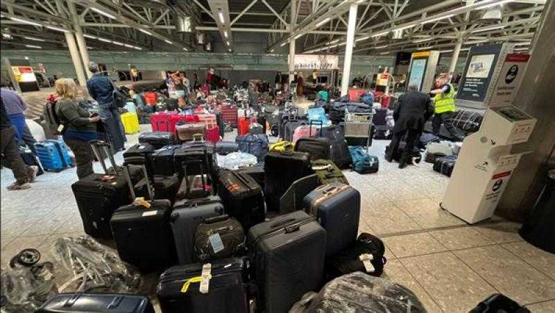 بريطانيا.. مطار «هيثرو» يطالب شركات الطيران بوضع حد أقصى للرحلات القادمة