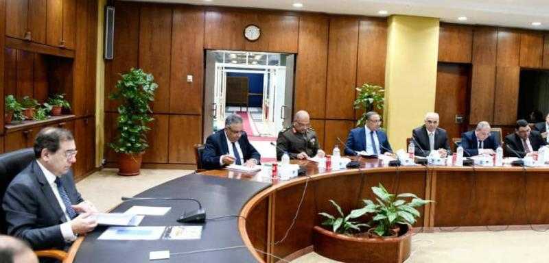وزير البترول يجتمع مع مجلس إدارة الهيئة العامة للمنطقة الاقتصادية للمثلث الذهبي