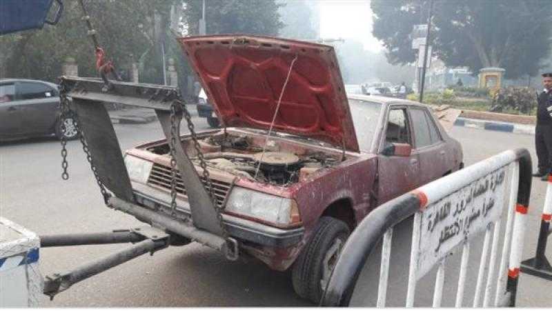 رفع 43 سيارة ودراجة نارية متهالكة من الشوارع والميادين