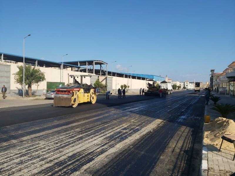 محافظ بورسعيد: بدء أعمال رصف المنطقة المحيطة بمول outlet الجديد.. صور