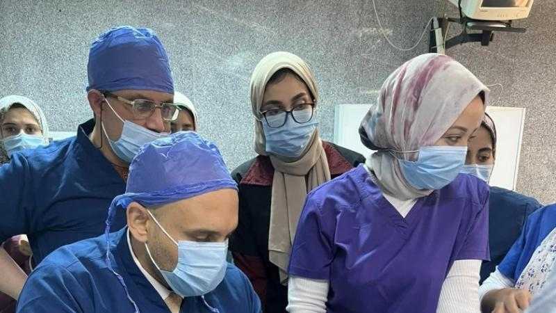 نجاح جراحة استئصال ورم تسبب في غلق مجرى التنفس لطفل بـ «بنها الجامعي»