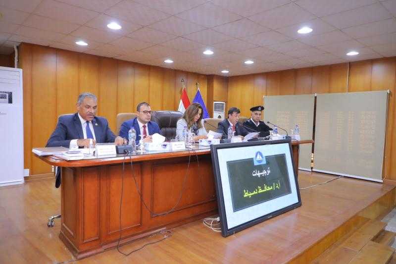 محافظ دمياط توجه بتكاتف الجهود لضبط أسعار السلع بالأسواق