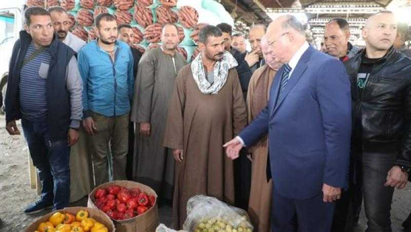 حاتم نجيب: محافظ القاهرة شدد على تخفيض أسعار الخضروات والفاكهة بسوق العبور.. فيديو