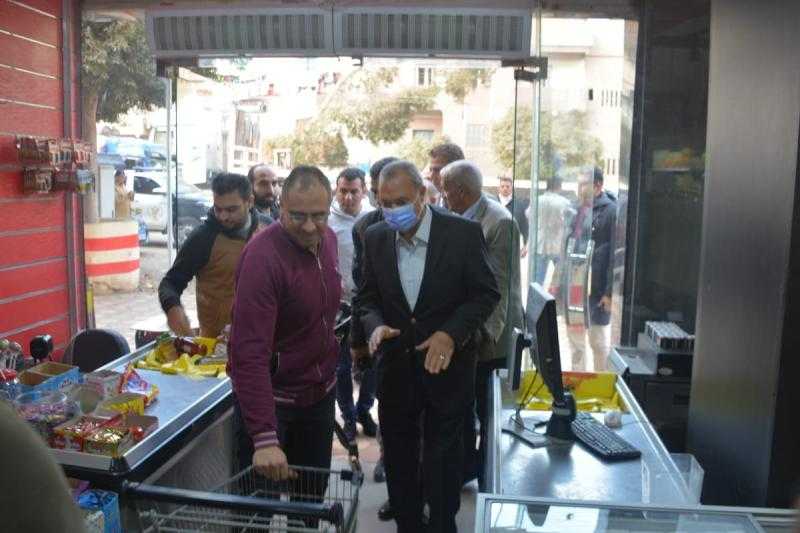 محافظ القليوبية يقود حملة لمتابعة انضباط أسعار السلع الغذائية بشبين القناطر والخانكة
