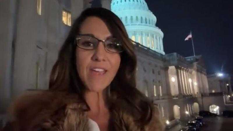 النائبة الجمهورية التي لم تقف لزيلينسكي: أتمنى لو يفعل بايدن مثل زيلينسكي