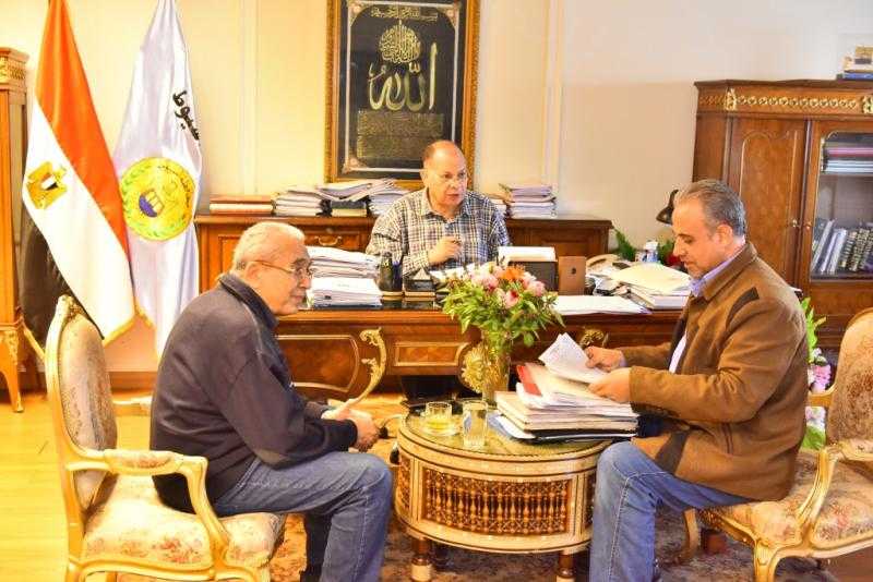 محافظ أسيوط يعتمد تثبيت 147 من العاملين بالصناديق والحاسبات الخاصة