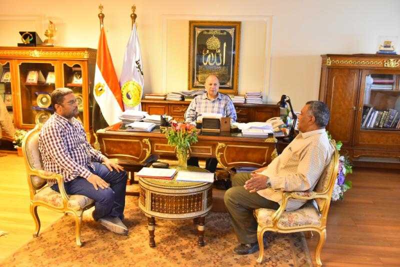 محافظ أسيوط يناقش الموقف التنفيذي لمشروعات الإسكان بالمراكز والأحياء