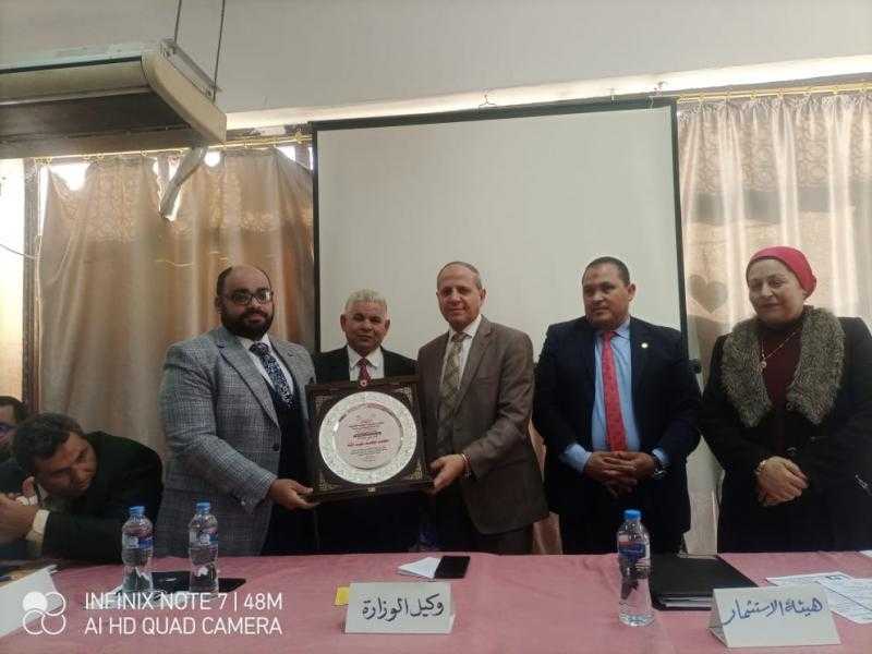 ملتقى توظيف خريجي التعليم المزدوج.. ومحافظ كفر الشيخ يشيد بالتجربة.. صور