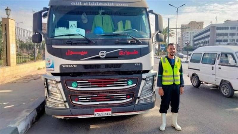 رفع درجة الاستعداد بجميع قطاعات شركة الصرف الصحي في القناة.. صور