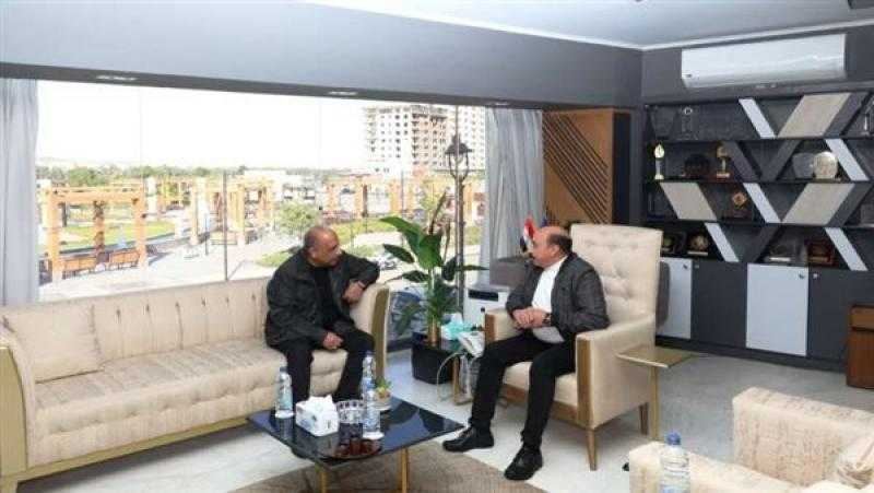 وزير قطاع الأعمال يبحث مع محافظ أسوان تنفيذ مشروعات جديدة وتطوير فنادق