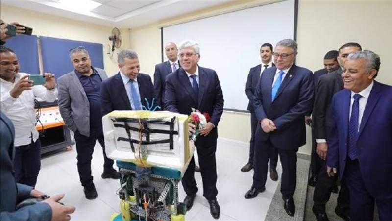وزير التعليم العالي ومحافظ البحر الأحمر يتفقدان فرع جامعة جنوب الوادي في الغردقة.. صور
