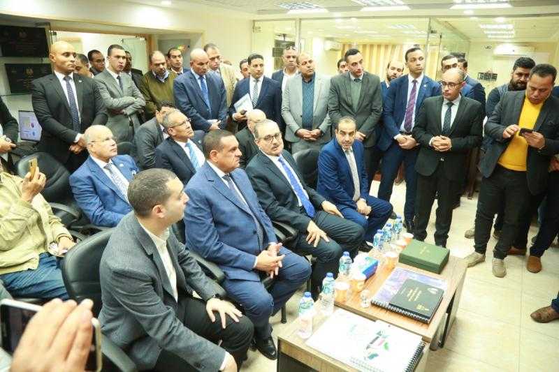 وزير التنمية المحلية ومحافظ كفر الشيخ يتفقدان مركز الجيومكانية بمقر المحافظة