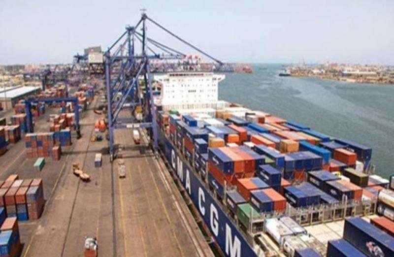 تداول 13 ألف طن بضائع بموانئ السويس والبحر الأحمر