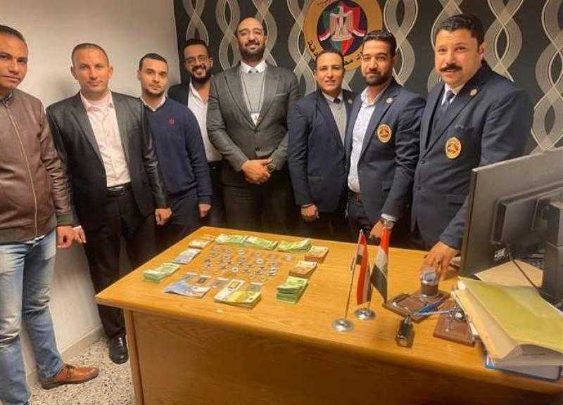 ضبط محاولة تهريب كمية من النقد الأجنبي في مطار الغردقة الدولي