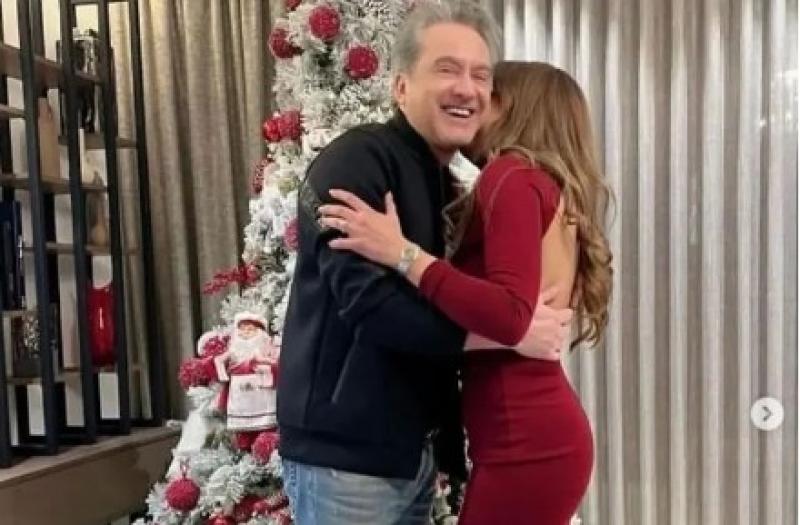 زوجة مروان خوري تُدهش رواد السوشيال ميديا بالأحمر اللافت