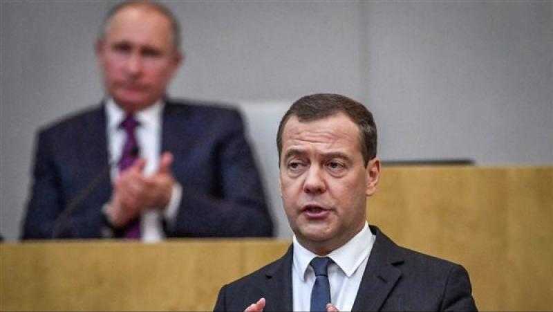 حرب أهلية أمريكية وإيلون ماسك الرئيس.. 10 توقعات مريبة للرئيس الروسي السابق في 2023