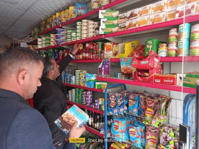 حملات تفتيشية مكثفة لرؤساء المدن على منافذ بيع السلع بكفر الشيح