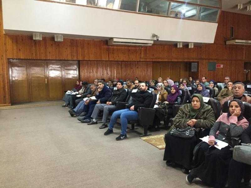 محافظ أسيوط: استمرار التدريبات وورش العمل لمسئولي المراكز التكنولوجية لتلقي طلبات ترخيص المحال العامة