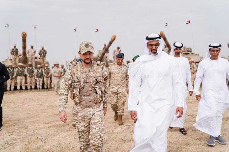 ولي العهد الأردني يشهد تمرينًا عسكريًا تعبويًا أردنيًا إماراتيًا مشتركًا في أبوظبي