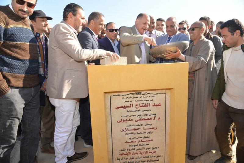 محافظ أسيوط يضع حجر أساس مدرستي ”الزاوية بحرى الابتدائية” و”عمر بن الخطاب للتعليم الأساسي”