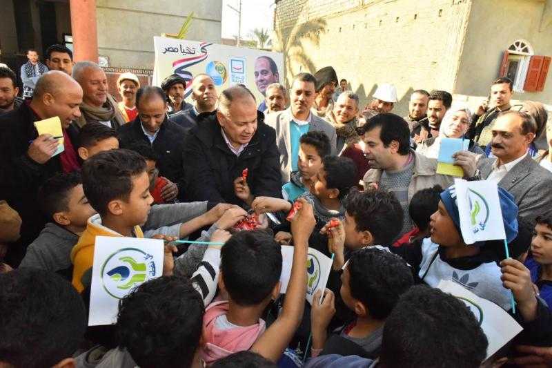 محافظ أسيوط يتفقد أعمال تنفيذ مشروع مد وتدعيم شبكات مياه الشرب بعزبة علي صالح