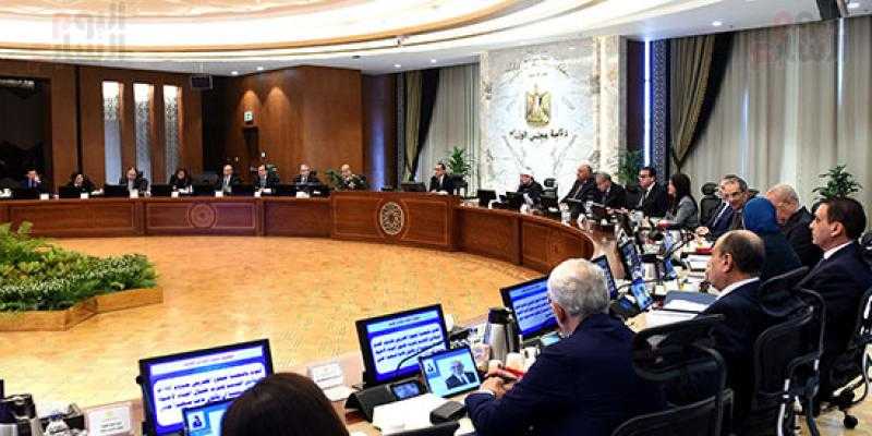 حصاد مجلس الوزراء في أسبوع: الإفراج عن البضائع بالموانئ.. وشراء أتوبيسات كهربائية