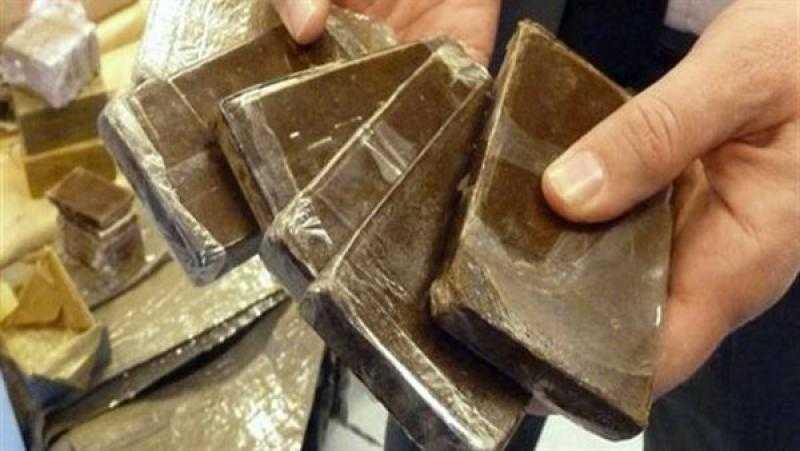 ضبط شخص بحوزته 75 طربة حشيش في مطروح