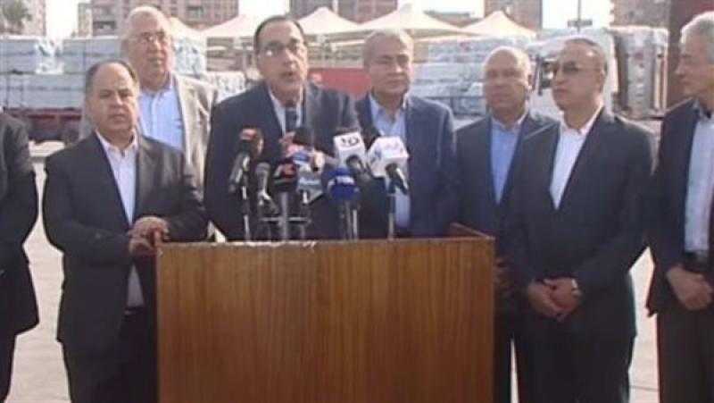 رئيس الوزراء يناشد المواطنين الإبلاغ عن المنافذ غير الملتزمة بإعلان أسعار السلع