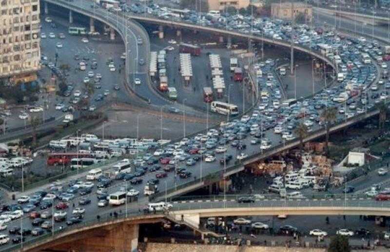 كثافات مرورية متحركة بشوارع وميادين القاهرة والجيزة